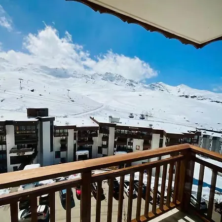 In-and-out Flat With Mountain View Stunning!!